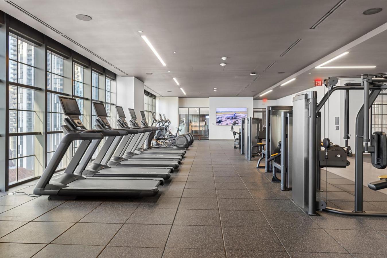 2409 In Downtown With Gym And In Front Of Kaseya Center *